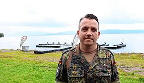 Für Hauptfeldwebel Marc Scheele ist es der 94. Fallschirmsprung.