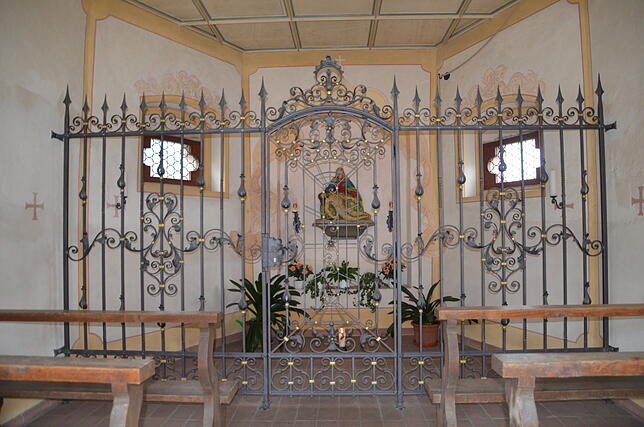 Eine kleine Andachtskapelle in der Dorneckstraße ist für Betende und Ruhe Suchende stets geöffnet.