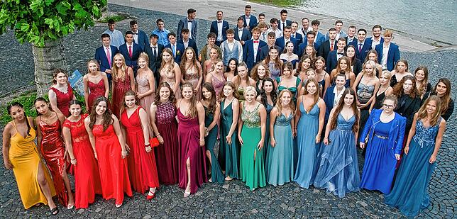 Die Constantin-Vanotti-Schule Überlingen verabschiedete im Konzil in Konstanz die Abiturienten des Wirtschaftsgymnasiums: Vivien Abert, ...