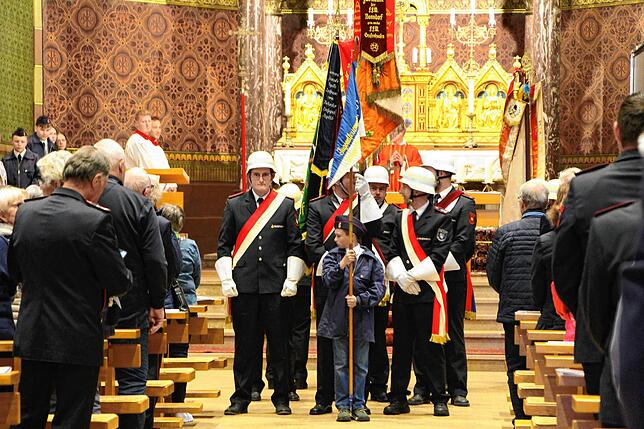 Bild 34: Floriansmesse mit den Feuerwehrabteilungen des Landkreises