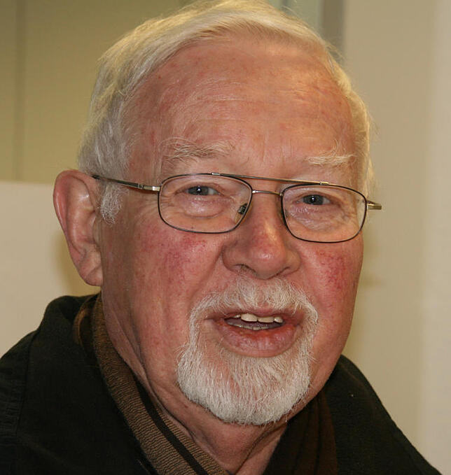 Friedrich Henning, tätig in der Büromöbelbranche.