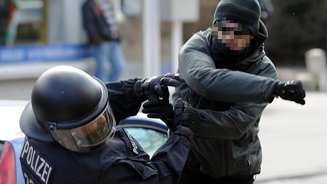Bild : Übergriffe auf Helfer: Diese Erfahrungen haben Polizei und Feuerwehr am Hochrhein gemacht
