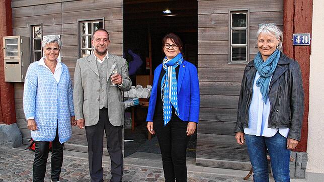 Judith Schenk, Raja Dibeh, Rita Müller und Monika Hüsser-Bäumlin (von links) stellen in der Kultschüür aus.