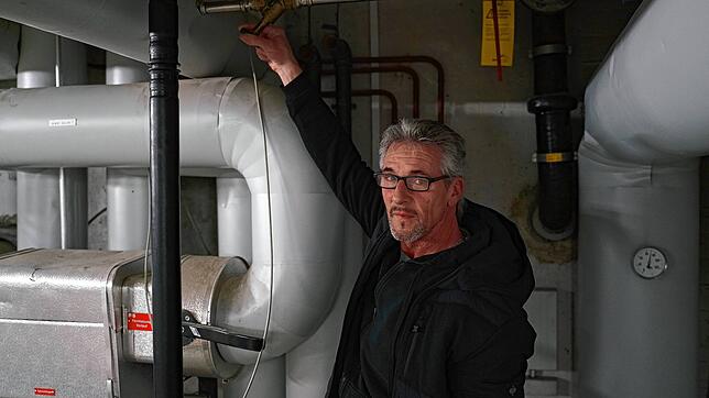 Ordentlich zu tun hatte in den vergangenen Wochen Thomas Oberst, Hausmeister des Klettgau-Gymnasiums. Regelmäßig galt es Wasser ...