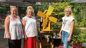 Freuen sich über zufriedene Gäste: Irina Laubhan, Pächterin Birgit Babic und Jasmin Kandora (von links).
