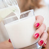 Die Molkereien Deutsche Milchkontor DMK und Fude + Serrahn starten einen großen Rückruf von frischer, fettarmer Milch in Supermärkten ...
