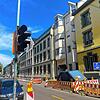 Die Stadt Konstanz hat in der Brauneggerstraße eine Fußgängerampel aufgebaut und einen Teil des Gehweges abgesperrt. Der Grund: Bewohner ...