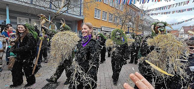 Bild 7: Der Montagsumzug in Bad Dürrheim setzt den gutgelaunten Punkt unter die diesjährige Fasnet &ndash; Teil 2