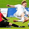 Die beiden Verlierer der Aufstiegsrunde, der TV Konstanz (links Nikolaos Tirtas-Karikis) und der FC Rot-Weiß Salem II (rechts Niclas ...