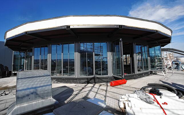 Auf dem Dach des Lago wurde eine Art Pavillon gebaut, von dem aus die Gäste in den Dachgarten gelangen.