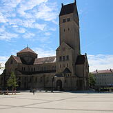 So sieht der schmucke Herz-Jesu-Platz nach der Neugestaltung aus. Bild: Albert Bittlingmaier