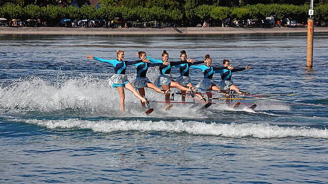 Bild 2: Konstanzer Seenachtfest 2022: Ein Highlight des Tages ist die Wasserski-Show