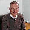 (Archivbild von 2022) Der Reichenauer Bürgermeister Wolfgang Zoll sowie der Gemeinderat wurden positiv überrascht: Kämmerin Bettina ...
