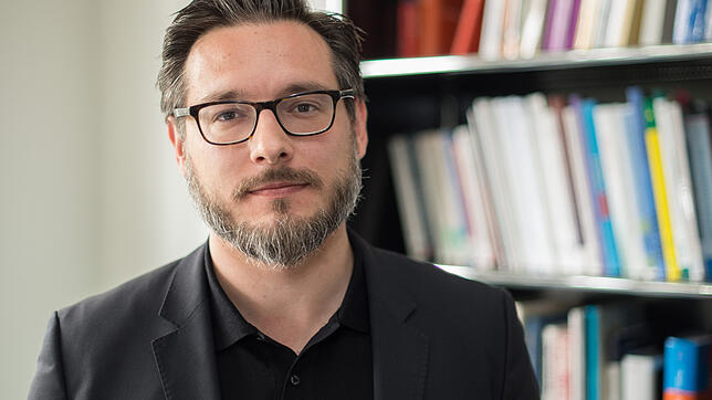 Der Wissenschaftler Sami Haddadin gilt  als Star in der Roboter-Szene. Bild: dpa