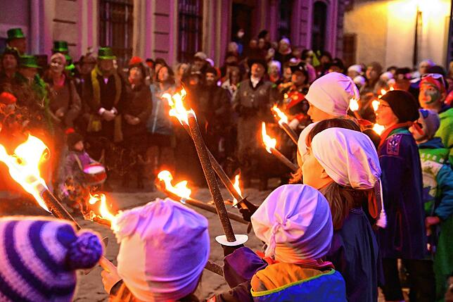Bild 9: Jetzt haben die Villinger Narren das Regiment in der Stadt