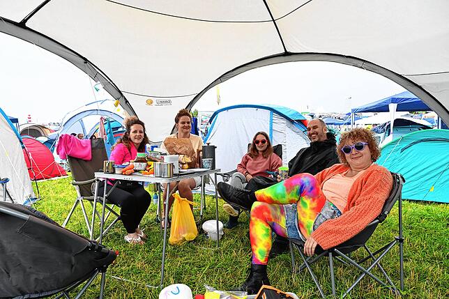 Von links: Alena Gress, Verena Ohnmacht, Manuela Mauch, Wilfred Bukowski und Melanie Auber haben sich am Donnerstag einen guten Platz ...