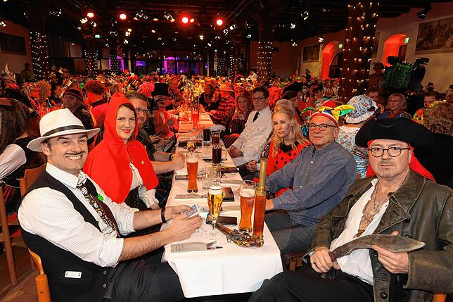 Bild 1: Abschied bei der SWR-Fernsehfasnacht und Unruhe bei ZF: Die Themen der Woche