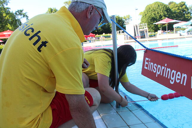 Bild 4: Die helfenden Hände der Triathlon-Nacht in Lauchringen &ndash; Ohne sie wäre eine solche Veranstaltung nicht zu stemmen