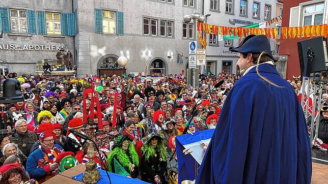 Bild 44: Schmotziger Dunschtig: Auf dem Obermarkt fällt das Jakobiner-Tribunal sein Urteil