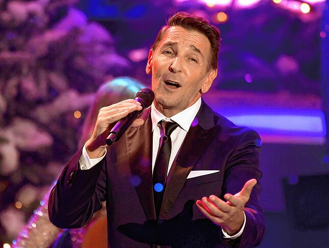 Mark Keller ist nicht nur erfolgreicher Schauspieler: Hier tritt er bei der ZDF-Spendengala als Sänger auf.
