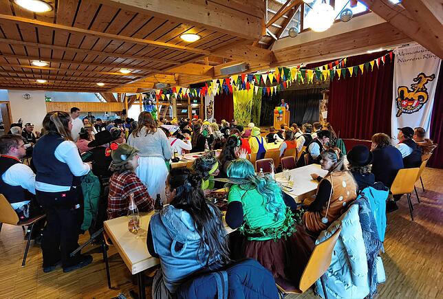 Bild 13: Fasnacht 2025: Narren übernehmen Daisendorfer Rathaus - die schönsten Bilder!
