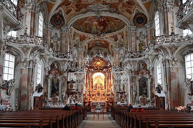 Mit seiner beeindruckenden Gestaltung aus der Barockzeit zieht die Basilika Birnau jährlich viele tausend Besucher an. Außerdem ist sie ...