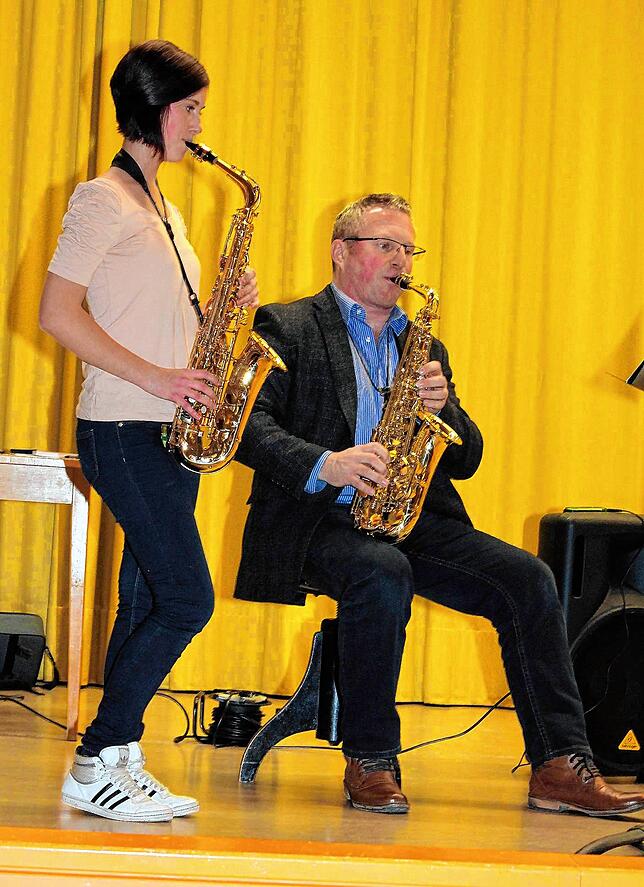 Michael Jerg, Leiter der Musikschule Blumberg, bei einem Vorspiel zusammen mit einer Schülerin. Ob es in diesem Jahr noch zu ...