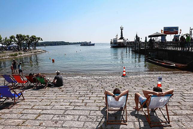 Bild 20: In der Nussschale durch den Konstanzer Trichter? Die Einbaum-Regatta lockt Besucher an (Teil 2)