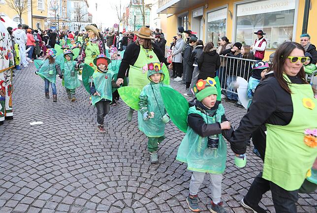 Bild 7: Schmutziger Donnerstag Donaueschingen: Kinderumzug zieht alle Blicke an – Die besten Bilder!