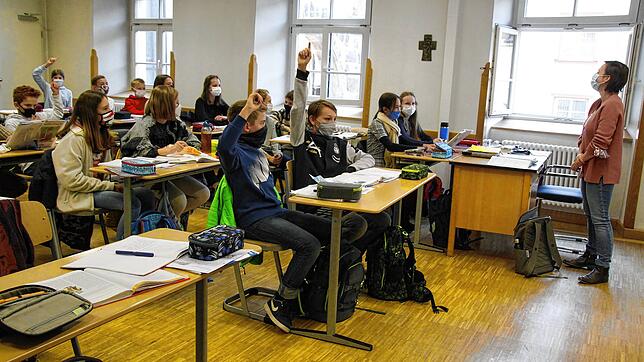 Pandemiestufe drei: Auch in Villingen gilt seit gestern die Maskenpflicht in weiterführenden Schulen &ndash; so wie in dieser siebten ...