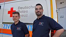 Die DRK-Bereitschaft Schlüchttal freut sich über zwei neue junge Rettungssanitäter im Team (von links): Joseph Dörflinger und Patrick ...