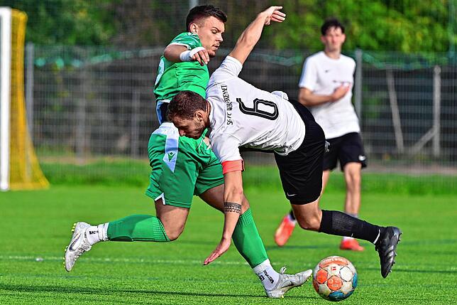 Bild 4: SV Herten besiegt die SG FC Wehr/Brennet mit 3:2 &ndash; und wir haben Bilder!