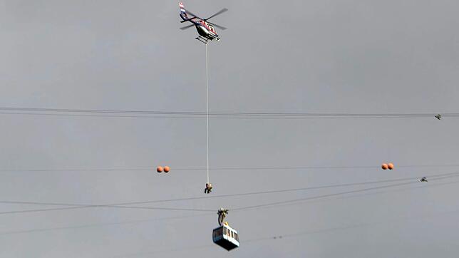 Insassen der Dornbirner Karrenseilbahn wurden von einem Hubschrauber gerettet. (Archivfoto)