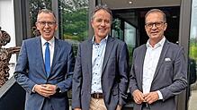 „Die Lage ist ernst, aber der Zusammenhalt in der Region ist stark“, wird beim Treffen bei der Koepfer-Goup deutlich: von links Landrat ...