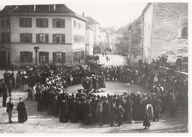 Die erste urkundliche Erwähnung des Überlinger Schwerttanzes am 8. Februar 1646 ist der Hintergrund, vor dem die Kompanie kommendes Jahr ...