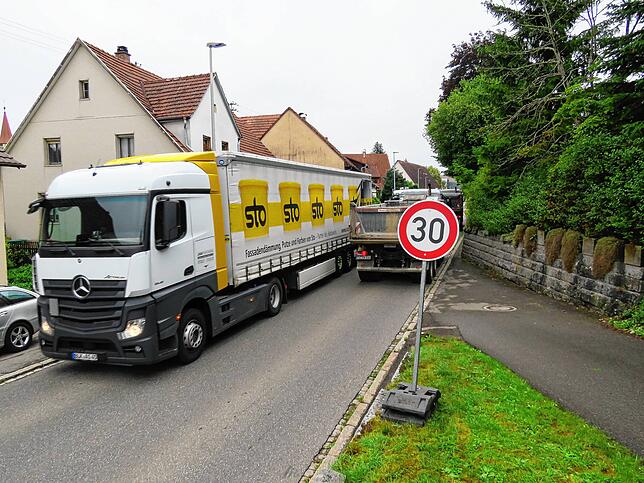30er-Zone auf Zeit ist die Ortsdurchfahrt von Aulfingen. Während der Umleitung aufgrund der Sperrung der B 27 ist in Aulfingen ein sehr ...