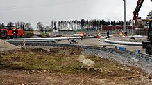 Derzeit entsteht der erste der beiden neuen Kreisverkehre der L 225 auf Höhe des Daimler-Prüfzentrums und der Sporthalle Talmannsberg.