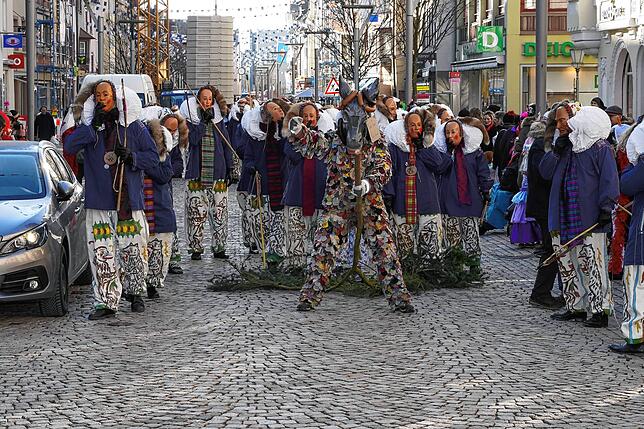 Bild 8: Glonkis, Butzesel und Hexen: Die Fasnet ruft