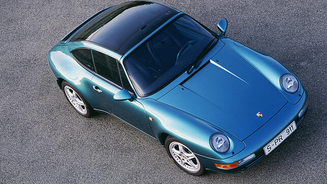 Ein Porsche 911  Targa, Baujahr 1996, wie auf diesem Bild, prallte auf der Autobahn bei Villingen-Schwenningen auf einen Felsblock. ...