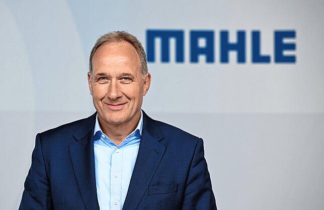 Vorstandsvorsitzender Arnd Franz während der Bilanzpressekonferenz. Er meint, dass die E-Mobilität alleine die CO2-Ziele nicht schaffen ...