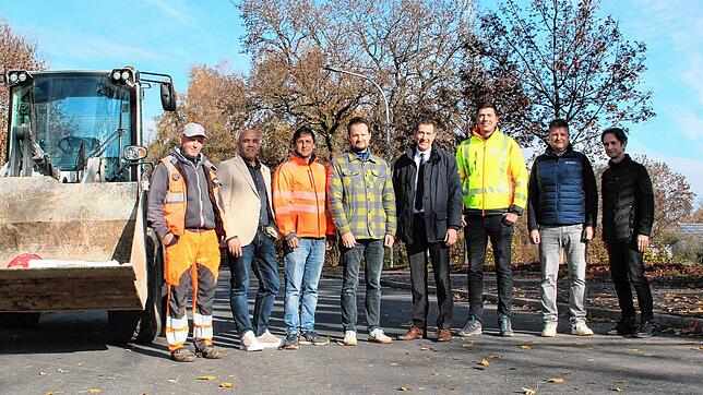 Unser Bild zeigt von links Thomas Voigt-Jaccoud (Firma Strabag), Gürel Celiktas vom städtischen Tiefbauamt, Daniel Ruf (Firma Strabag), ...