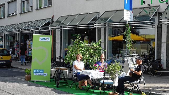 Die Grünen bleiben trotz aller finanziellen Folgen der Corona-Krise dabei, dass Parkplätze zu Grünflächen umgewandelt werden sollten.