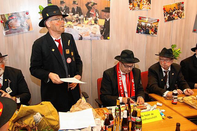 Wenn Oberwälder Franz Michler (Mitte) zur Rede ansetzt, hat Bürgermeister Alexander Guhl (rechts daneben) meist nichts zum Lachen.