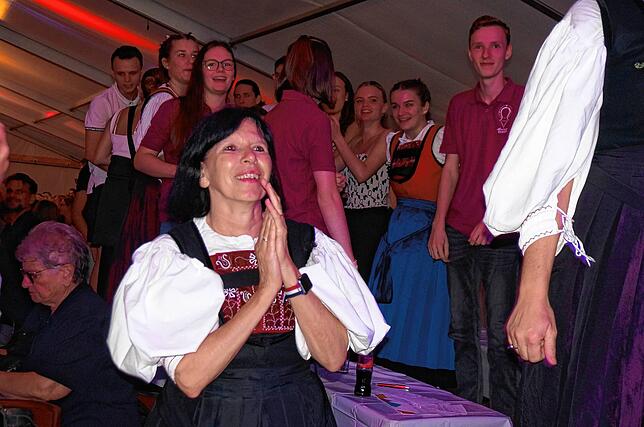 Bild 14: Chilbi: Stimmung pur im Festzelt beim Wunschkonzert