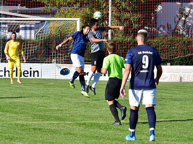 Bild 13: VfB Waldshut feiert schmeichelhaften 3:2-Sieg gegen Bosporus FC Friedlingen &ndash; und wir haben die Bilder!
