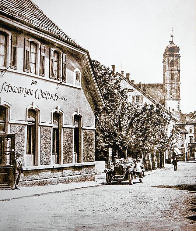Die Steinbrückstraße in den 1930er Jahren. Der „Schwarze Walfisch“ und das Hotel Schützen existieren schon lange nicht mehr.