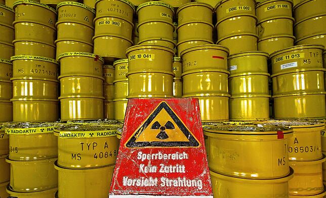 Wohin mit dem Atommüll? Die Region könnte schon bald mit zwei Atommülllagern gesegnet sein: Während Deutschland auch den Hegau als ...
