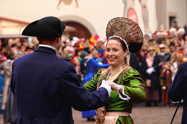 Schwertletänzer und Trachtenträgerin: Überlingen feiert im vierten Jahr in Folge das 1250-jährige Bestehen.