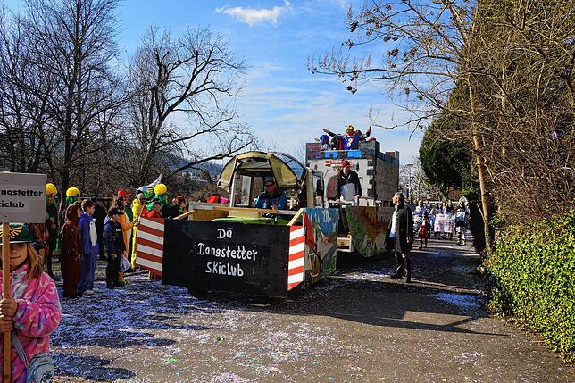 Dä Dangstetter Skiclub zeigte beim Wagen wieder seine Kreativität.