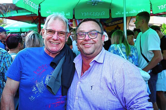 Bild 11: Feierlaune mit der Gretle-Band beim Dettinger Dorffest - hier gibt’s die schönsten Bilder